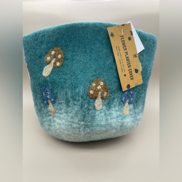 UO Mushroom Felted Planter Cover, Green, NWT - Picture 7 of 10